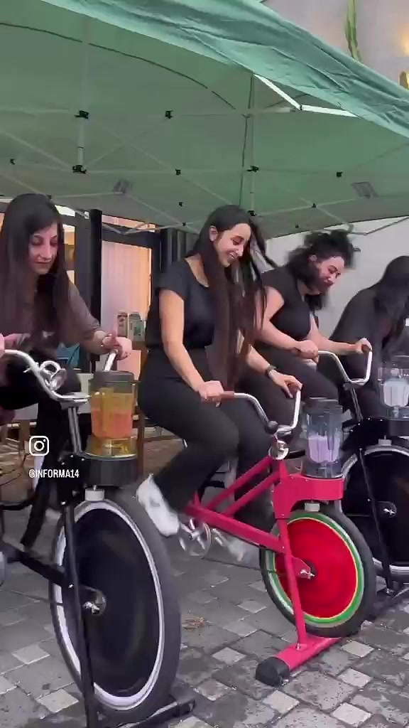 صبايا على دراجات العصير بيوم الدراجات بإنفورما
